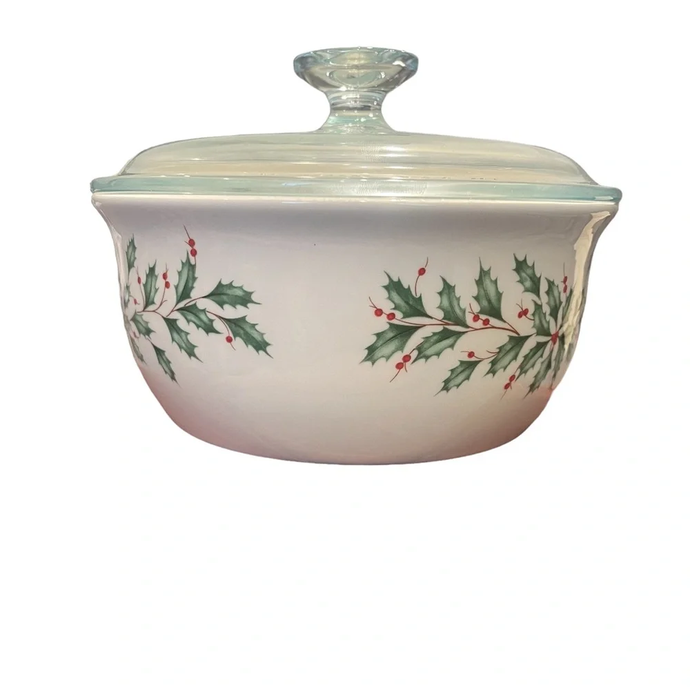 LENOX Holiday 1.5 Qt Round Covered Casserole - Picture 2 of 7